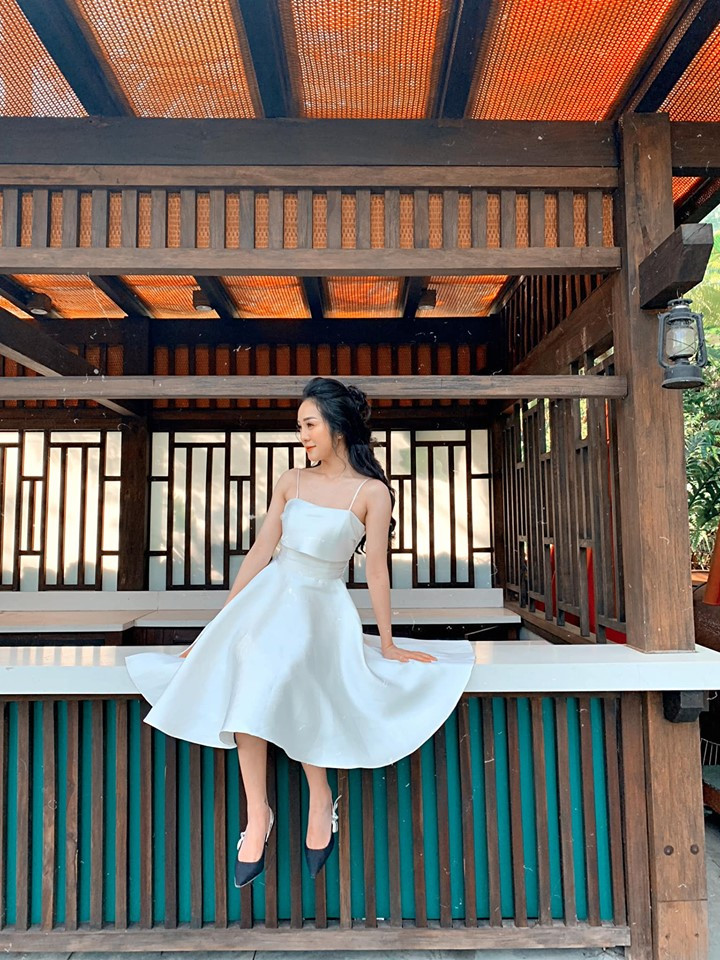 Những bức ảnh đời thường của Thanh Thủy được CĐM nhanh tay tải về và đăng trên các group.