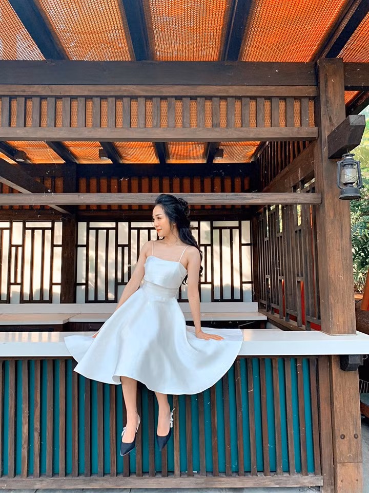 Những bức ảnh đời thường của Thanh Thủy được CĐM nhanh tay tải về và đăng trên các group.