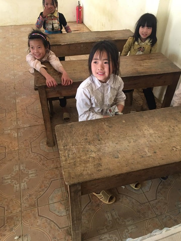 Thành viên M.T chia sẻ: 'Trẻ em vùng cao dù sống thiếu thốn nhưng vẫn rất đẹp, đẹp một cách giản dị và hiền lành. Mong rằng các em sẽ luôn giữ được nét thơ ngây như thế!'.