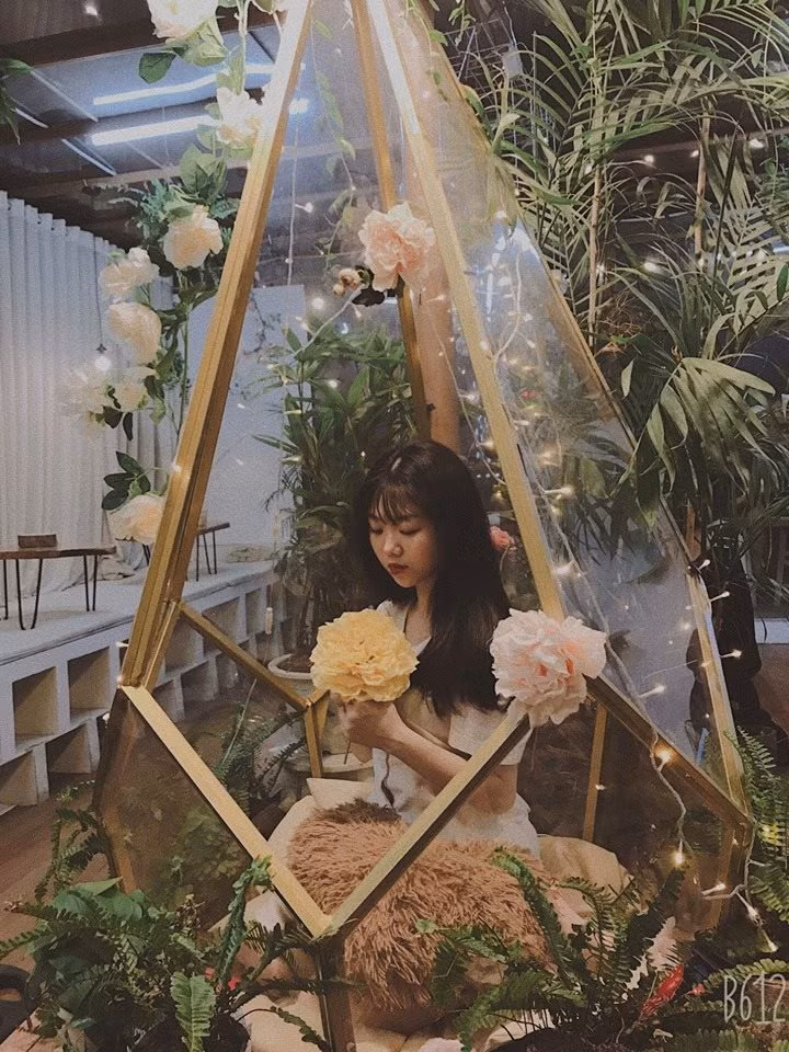 Co nang 9X hay bi nham la hoc sinh cap 2 vi chieu cao 