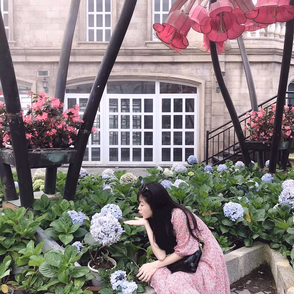 Nữ sinh 9X xinh như búp bê cho biết đang dần hoàn thiện bản thân ở tất cả các phương diện Đức - Trí - Thể - Mỹ để hướng bản thân hoàn hảo hơn, tích cực hơn.