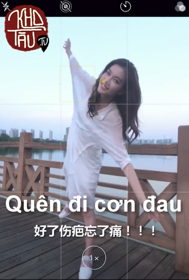 Bạn muốn đăng ảnh mà không biết làm dáng gì trông cho tự nhiên? Giả vờ cảm giác quên đi cơn đau xem sao.