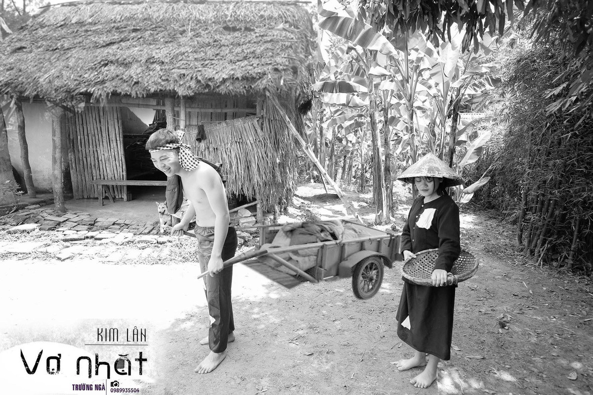 Là một thành viên trong lớp, nữ sinh Nguyễn Thùy Dương bày tỏ: "Khi được hóa thân thành các nhân vật văn học, tôi cảm thấy như mình và các bạn khác được sống với những tác phẩm văn học, được hiểu thêm về các nhân vật lịch sử"