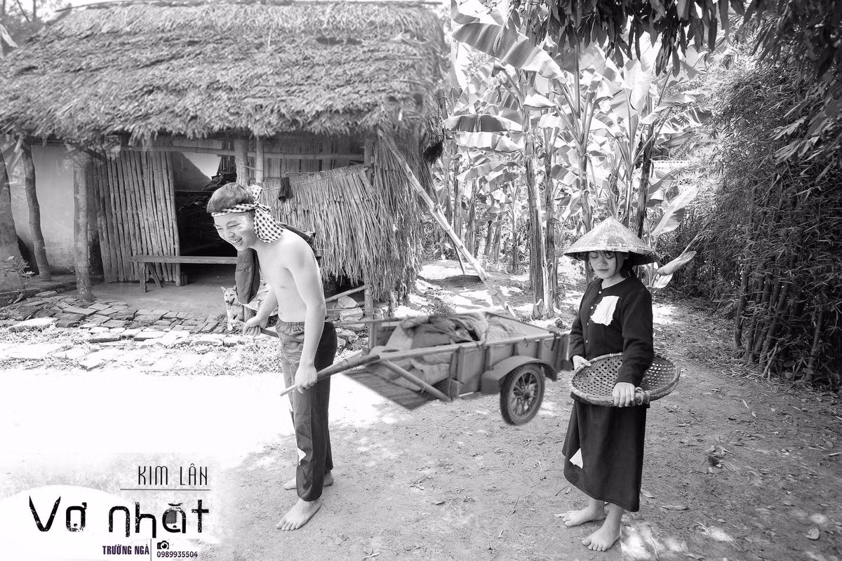 Là một thành viên trong lớp, nữ sinh Nguyễn Thùy Dương bày tỏ: "Khi được hóa thân thành các nhân vật văn học, tôi cảm thấy như mình và các bạn khác được sống với những tác phẩm văn học, được hiểu thêm về các nhân vật lịch sử"