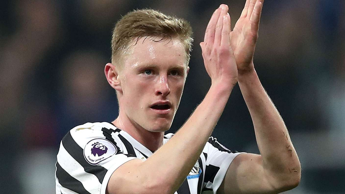 Chuyển nhượng bóng đá từ London, cái tên lọt vào mắt xanh của HLV Solskjaer là ngôi sao Newcastle United, Sean Longstaff.
