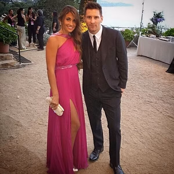 Theo nhận xét của giới mộ điệu, vợ chồng Antonella – Messi không chỉ là cặp trai tài gái sắc mà còn là gia đình mẫu mực trong làng bóng đá thế giới.