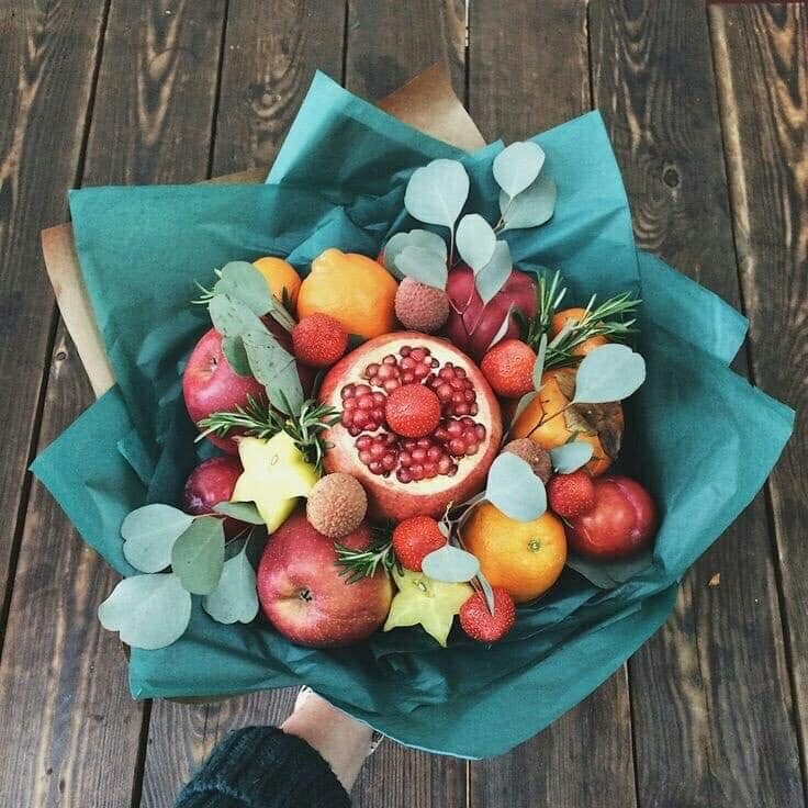 bạn hoàn toàn có thể tự sáng tạo một bó hoa độc nhất vô nhị, vừa đẹp mắt, vừa ngon miệng hợp với gu người được tặng.