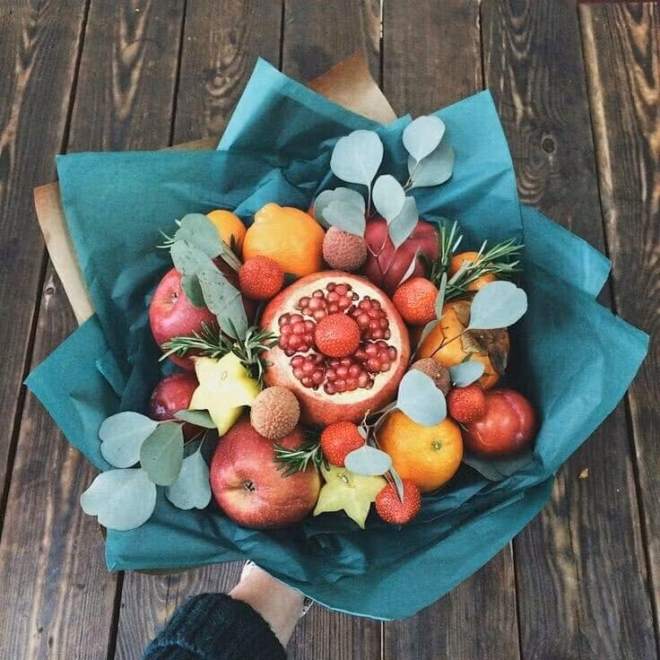 bạn hoàn toàn có thể tự sáng tạo một bó hoa độc nhất vô nhị, vừa đẹp mắt, vừa ngon miệng hợp với gu người được tặng.