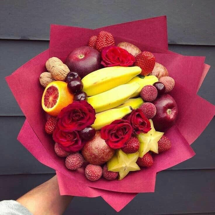 Với các nguyên liệu dễ tìm, giá thành rẻ, những bó hoa rau củ sẽ là món quà độc đáo dành tặng bạn bè, người thân.