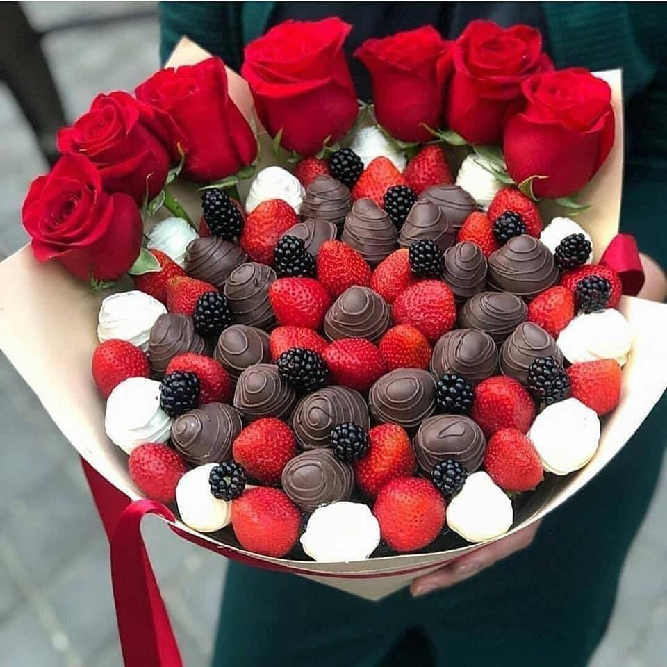 Những món rau củ, hoa quả bổ dưỡng, không hề bị héo sau vài ngày như những bó hoa tươi và có tính thiết thực cao.