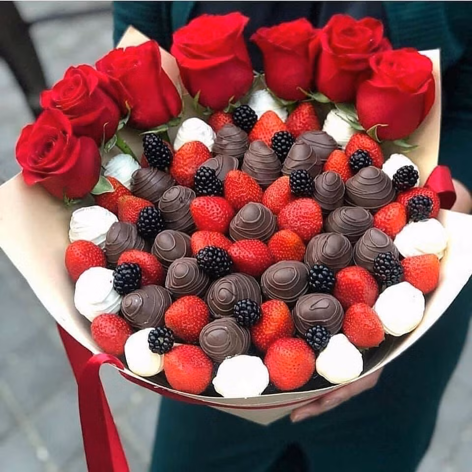 Những món rau củ, hoa quả bổ dưỡng, không hề bị héo sau vài ngày như những bó hoa tươi và có tính thiết thực cao.