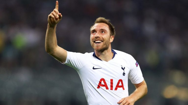 Don Balon cho hay, Real Madrid có đề nghị 85 triệu bảng đến Tottenham để hỏi mua Christian Eriksen, một trong những tiền vệ tấn công hay nhất Premier League. Eriksen đi đến gần năm cuối hợp đồng của mình với Tottenham và được Zidane nhắm làm mục tiêu xây dựng đội hình cho Kền kền.