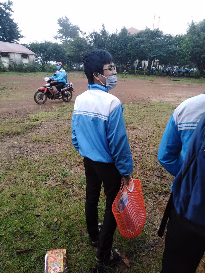 Mang làn đi học, có gì là không thể.