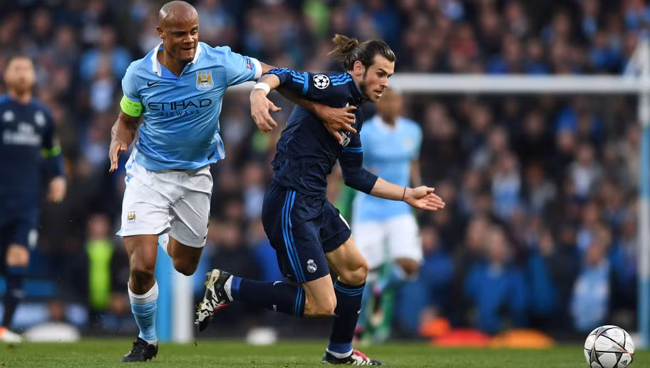 Vincent Kompany đã hoàn thành xuất sắc trong việc khóa chặt những mũi nhọn của Real Madrid. Từ Gareth Bale đến Lucas Vasquez, tất cả đều "tắt điện" trước bức tường thép của The Citizens.