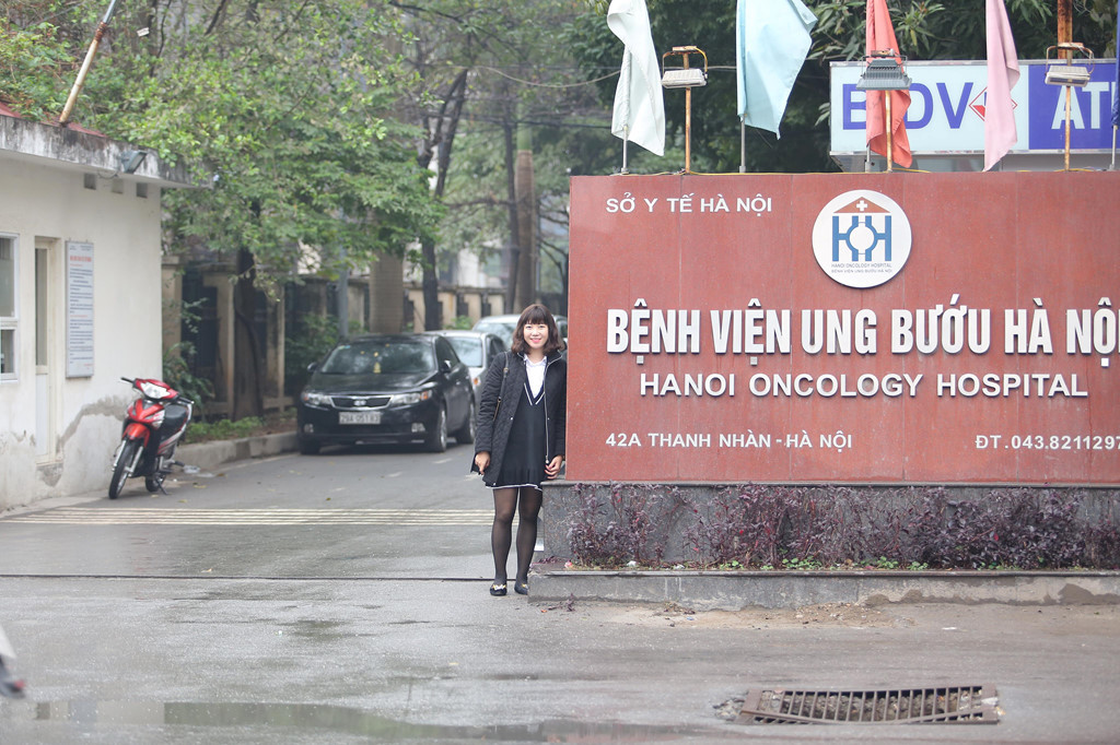 Huyền Trang ở tuổi 29 đầy sung mãn và luôn nở trên môi nụ cười thì bất ngờ nhận hung tin mắc căn bệnh ung thư vú, tuy vậy trong cô luôn có ý chí kiên cường chống lại căn bệnh hiểm nghèo của mình.