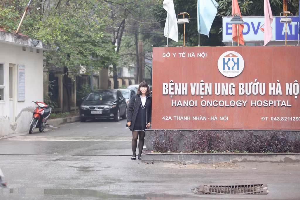 Huyền Trang ở tuổi 29 đầy sung mãn và luôn nở trên môi nụ cười thì bất ngờ nhận hung tin mắc căn bệnh ung thư vú, tuy vậy trong cô luôn có ý chí kiên cường chống lại căn bệnh hiểm nghèo của mình.