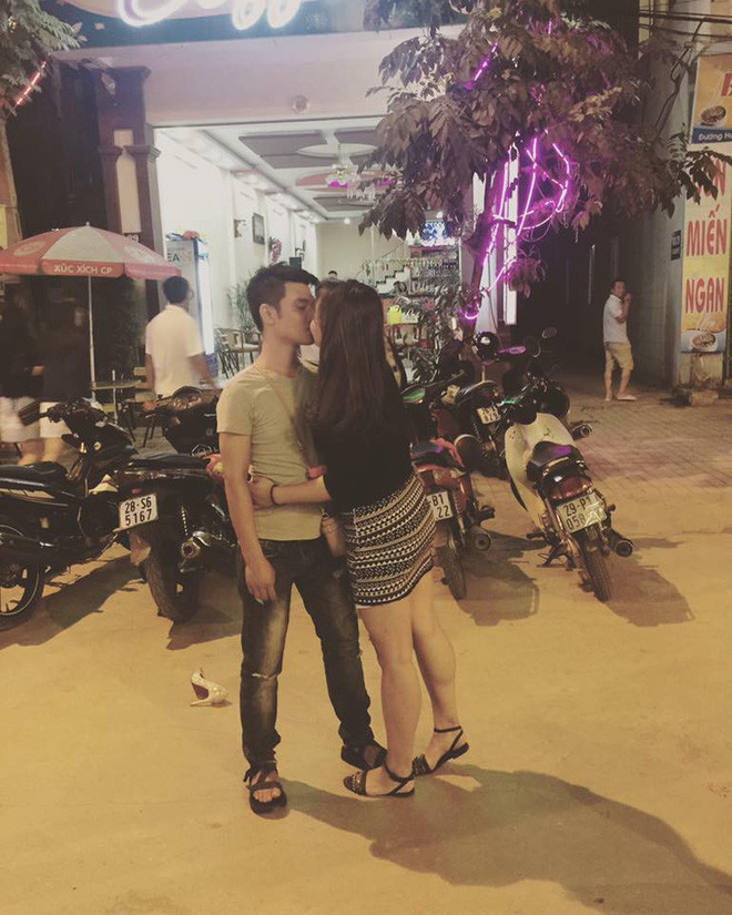 Việc những ông chồng béo lên trông thấy sau khi kết hôn là điều mà nhiều người đã biết tới và đã được chứng thực bằng những mẫu gương điển hình. Mới đây, một cô vợ có nickname Chi Chút Chít cũng đã chia sẻ hình ảnh thay đổi bất ngờ của chồng mình sau 1 năm yêu và kết hôn.