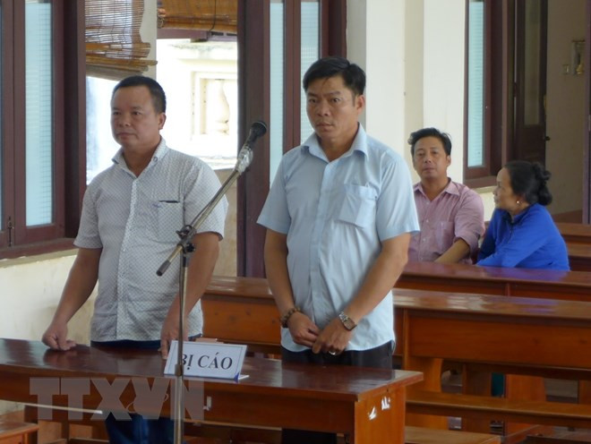 Các bị cáo tại phiên tòa. (Ảnh: K GỬIH/TTXVN)