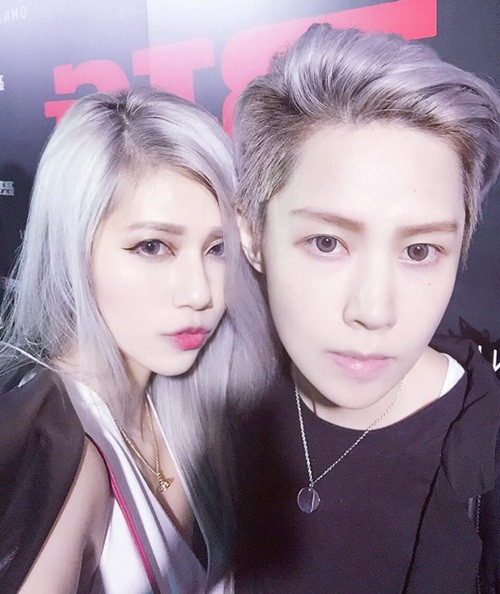 Cửa hàng thời trang online của Charlie và Xian Zi nhận được sự quan tâm rất đặc biệt của cư dân mạng xứ Đài. Chính nhờ đó, việc làm ăn của cặp đôi này làm ăn phát đạt.