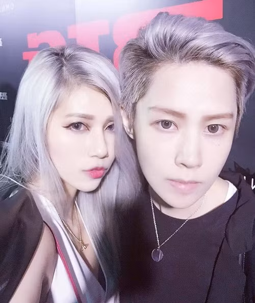 Cửa hàng thời trang online của Charlie và Xian Zi nhận được sự quan tâm rất đặc biệt của cư dân mạng xứ Đài. Chính nhờ đó, việc làm ăn của cặp đôi này làm ăn phát đạt.