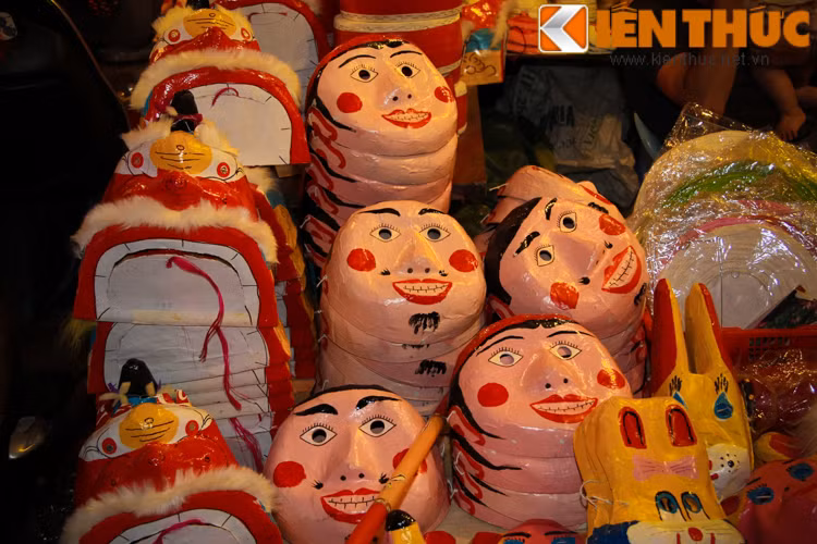 Trên một fanpage dành cho giới trẻ, thành viên Linh Turin cho biết: "Mình thấy xã hội ngày càng phát triển, việc các đồ chơi truyền thống không giữ được vị trí của mình là điều khá bình thường".