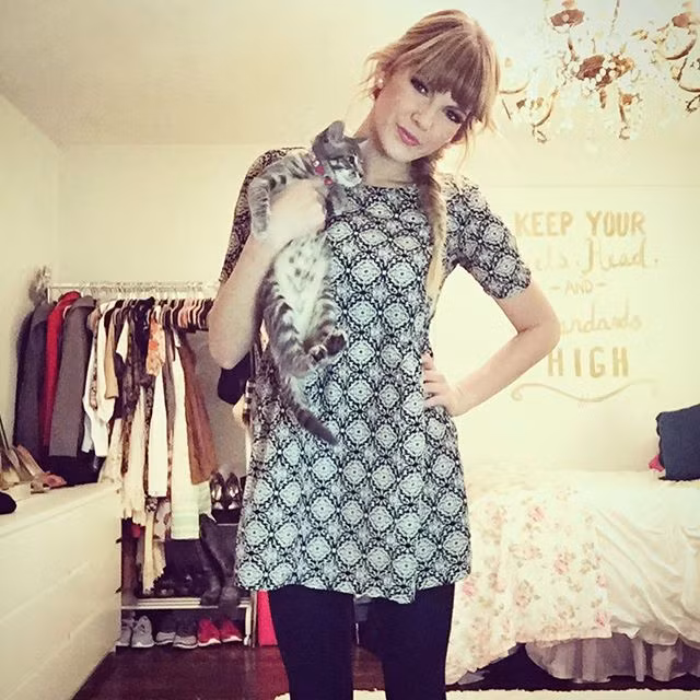 Trong khi ca sĩ Taylor Swift có mèo cưng là Olivia và Meredith, Keitra Jane cũng có một chú mèo tên Marissa Cooper.