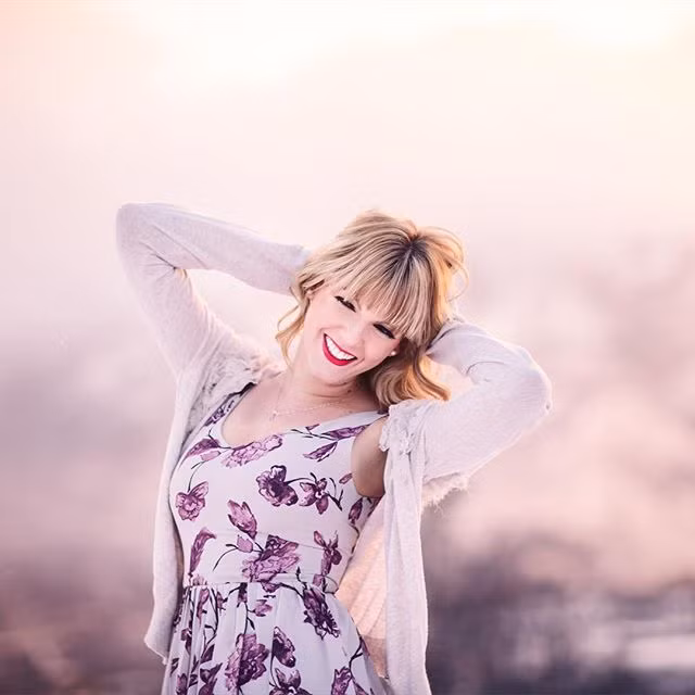 Keitra Jane gây bất ngờ khi xuất hiện trên nhiều trang mạng và nhận được những lời khen về ngoại hình xinh không kém ca sĩ Taylor Swift thực sự.