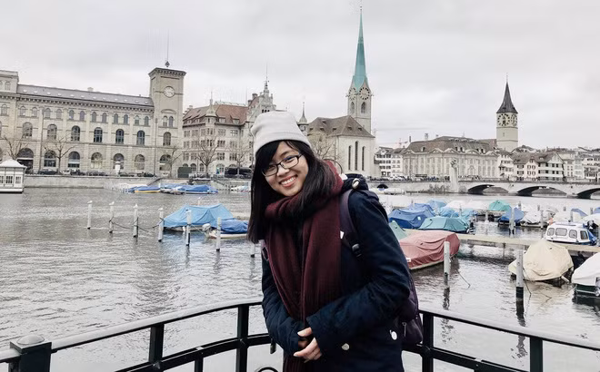 Sau khi hoàn tất những môn thi cuối cùng để có được tấm bằng thạc sĩ, trước khi trở lại Việt Nam, nữ du học sinh Việt có tên Hoàng Ngọc Quỳnh đã dành cho mình chuyến du lịch với cung đường phượt qua 8 nước châu Âu với rất nhiều cảnh sắc thiên nhiên kì thú.