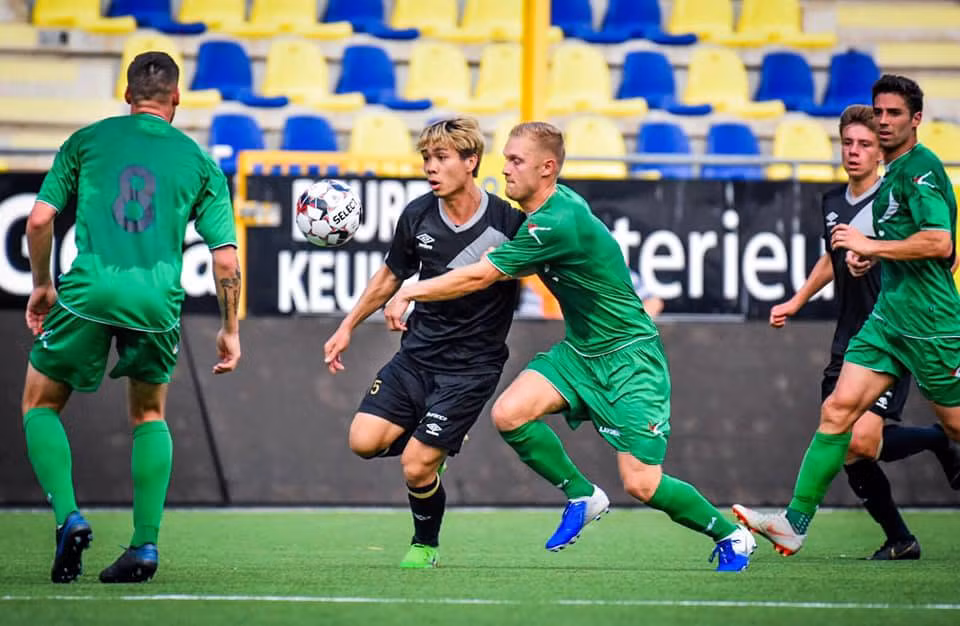 Dù chỉ là trận đấu giao hữu, nhưng Công Phượng đã chơi nỗ lực để ghi điểm với ban huấn luyện CLB Sint-Truidense.