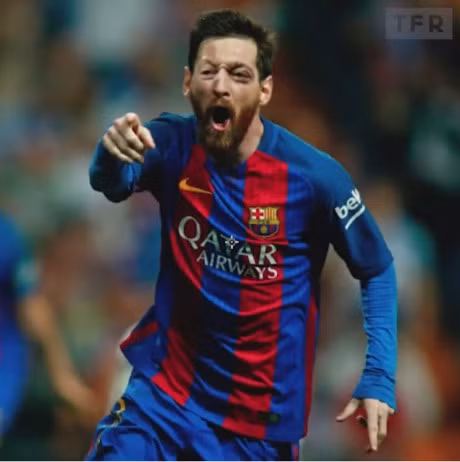 Trái với Cristiano Ronaldo khi ghép mắt của Oezil thì Messi lại ngược lại. Trông cầu thủ người Argentina này khá tệ.