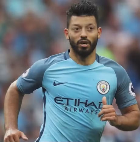 Hãy tưởng tượng Man City sẽ mạnh như thế nào nếu có một cầu thủ vừa săn bàn hay như Aguero, vừa kiến tạo tốt như Oezil.