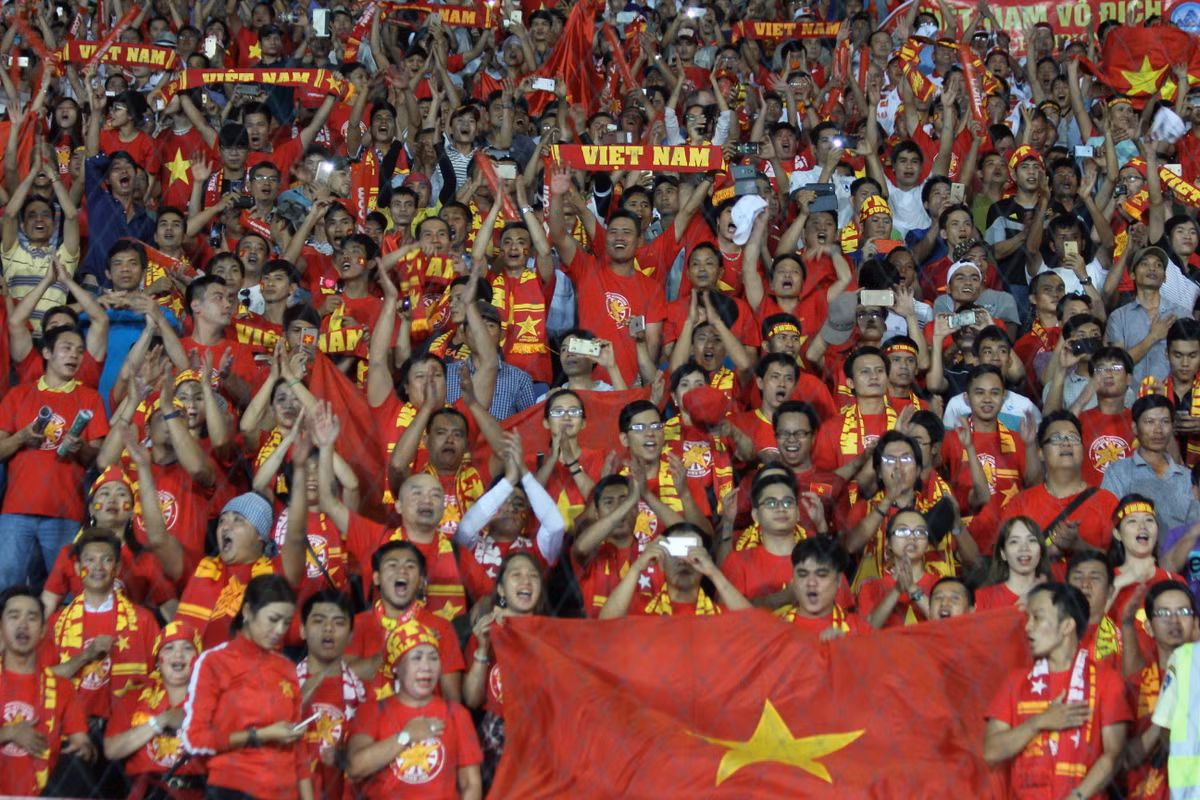 Việc tiếp theo, BTC giải đấu lớn nhất ĐNA đã cấm không cho các CĐV Việt Nam mang đại kỳ hơn 400m. Lý do họ đưa ra đó là sợ các CĐV chủ nhà gây khó dễ cho những vị khách đến từ phương xa.