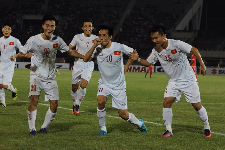 Tuy nhiên, vượt qua mọi khó khăn ĐT Việt Nam và những NHM Việt Nam đã vượt qua chủ nhà Myanmar với tỷ số 2-1.