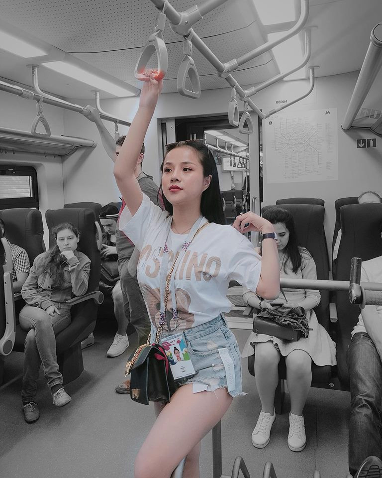 Nói về mối tình với Đặng Văn Lâm, Thương Võ chia sẻ rằng cô chưa bao giờ muốn công khai chuyện tình cảm cá nhân lên mạng xã hội. Giữ cho mình cũng là giữ cho người ta. Yêu trong im lặng và đi trong im lặng cũng là một sự may mắn.