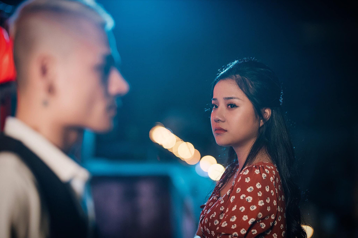 Tuy nhiên, sau thời gian hạnh phúc bên nhau hot girl 9X Thương Võ và Văn Lâm đã đường ai nấy đi. Cô nàng này "mất tích" trên Facebook và chỉ tương tác với các fan của mình thông qua trang Instagram.