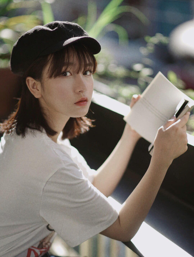 Là con gái nhưng đam mê những công việc có phần cực nhọc như quay và dựng, nữ sinh Hoa Sen cho biết bản thân muốn chứng minh ngược lại rằng con gái cũng có khả năng không kém các bạn trai.