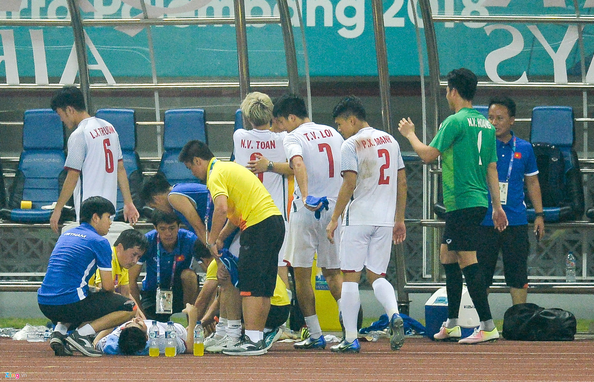 Dù đã có chiến thắng nhưng chấn thương của Duy Mạnh khiến BHL cũng như các CĐV Việt Nam lo lắng bởi trận bán kết Asiad 2018 với Hàn Quốc vô cùng khó khăn.