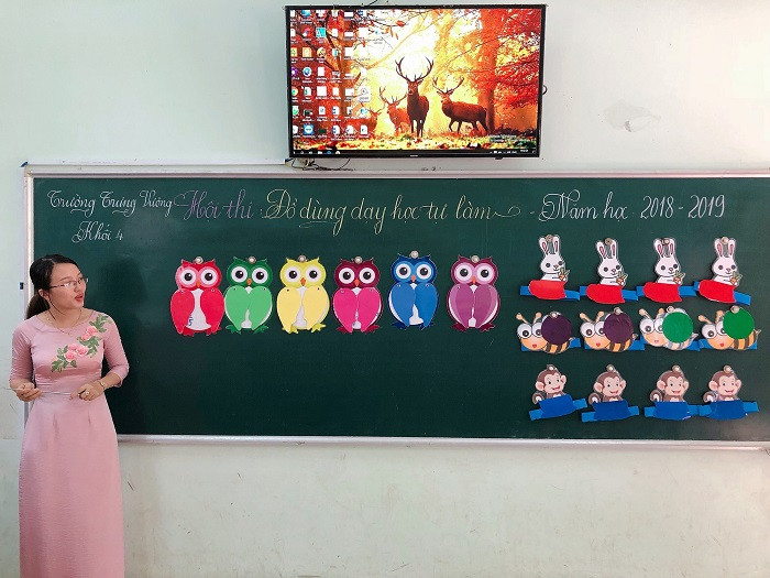 Mới đây, cũng lại là các giáo viên tiểu học Quảng Trị tạo nên sự bất ngờ khác cho dân mạng và lần này là việc làm đồ dùng dạy học không thể chất hơn.