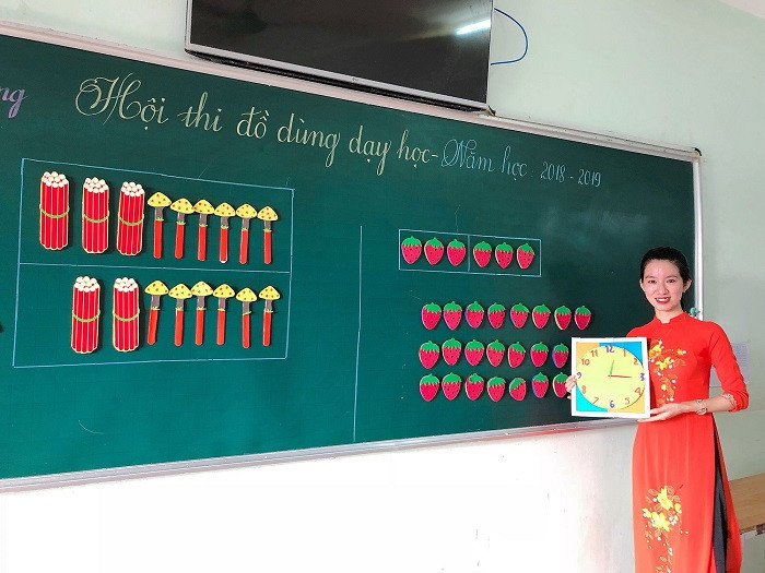 Những món đồ của các cô giáo tiểu học trong giảng dạy được biến tấu thành những tác phẩm thu hút, từ đó mà những môn học Toán, Văn của học sinh cũng trở nên hấp dẫn, trực quan hơn