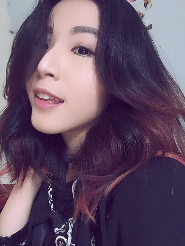 Ngọc Trâm tâm sự mình bắt đầu theo đuổi hình tượng tomboy từ những năm đại học và cảm thấy rất vui vẻ, thoải mái với vẻ bề ngoài đơn giản, năng động của mình.