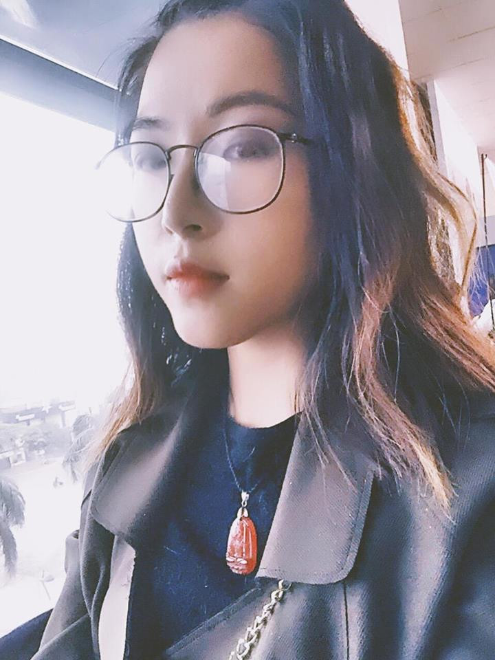 Nhiều dân mạng còn tếu táo trêu nhau rằng:"Tình yêu đã giúp Ngọc Trâm thay đổi".