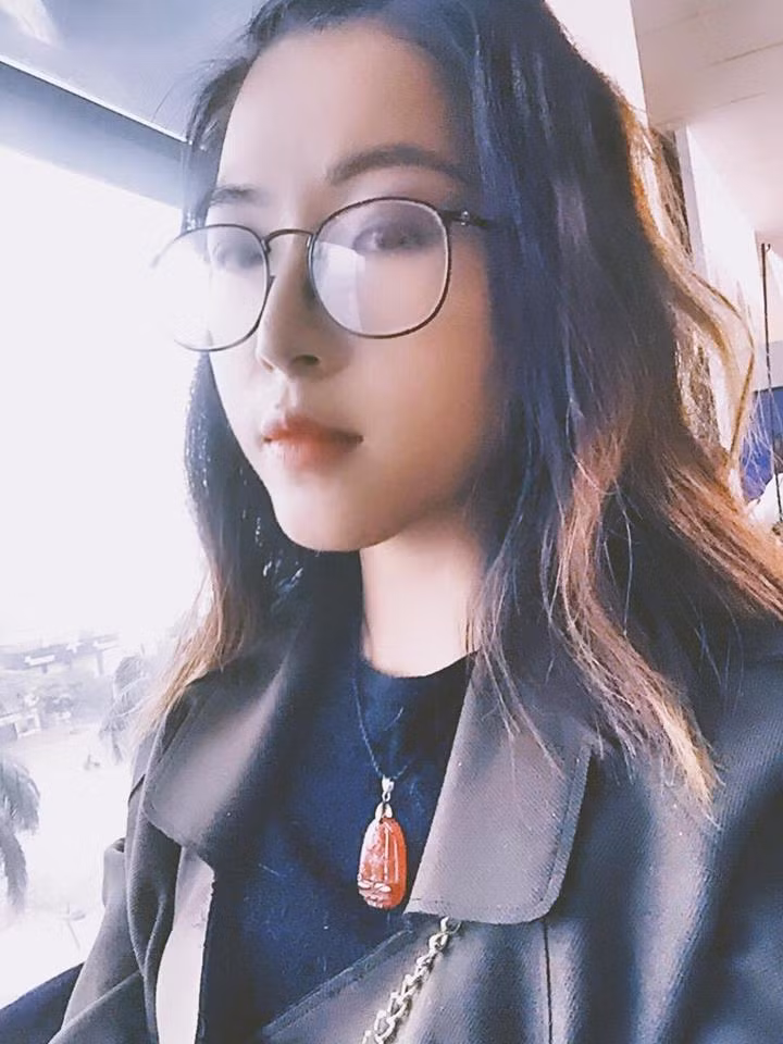 Nhiều dân mạng còn tếu táo trêu nhau rằng:"Tình yêu đã giúp Ngọc Trâm thay đổi".