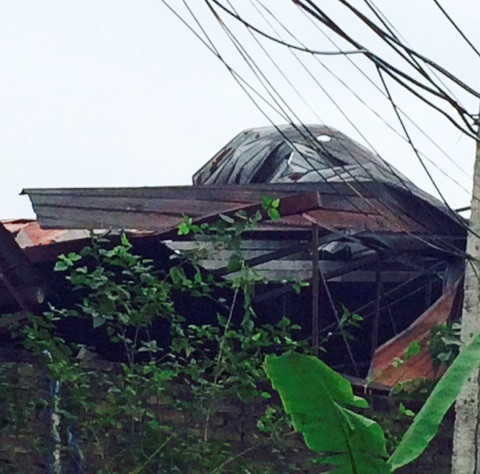 Vụ nổ làm sập và biến dạng phần mái nhà xưởng, các cột bê tông bị bẻ gẫy. Lực nổ cũng khiến đất đá, vật liệu, bê tông và phụ kiện của lò hơi bị thổi tung, văng xa hàng chục mét, làm ảnh hưởng đến công trình của các hộ dân liền kề nhà máy thuộc các tổ 15, 17 và 21 của phường Quan Triều.