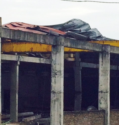 Áp lực phát nổ quá lớn khiến thi thể nạn nhân tử vong không còn nguyên vẹn. Những người bị thương, ngoài bị chấn thương do va đập còn bị bỏng.