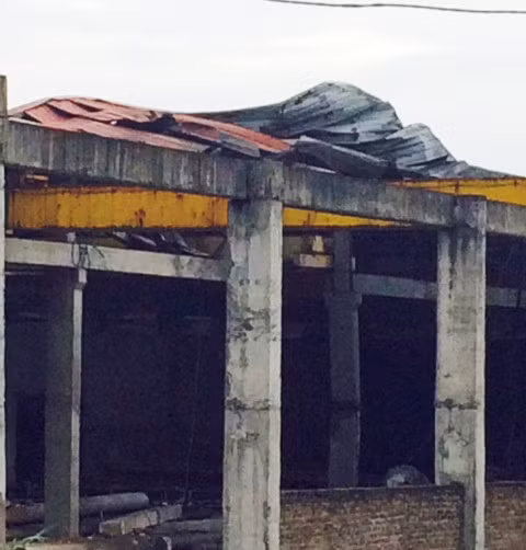 Áp lực phát nổ quá lớn khiến thi thể nạn nhân tử vong không còn nguyên vẹn. Những người bị thương, ngoài bị chấn thương do va đập còn bị bỏng.