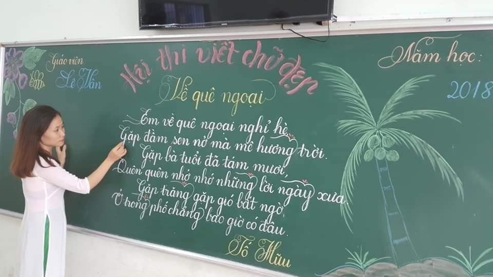 18 phần dự thi là trong cuộc thi chữ đẹp trên 18 bức tranh được các cô giáo vẽ lên bằng phấn, bảng và những con chữ như biết uốn lượn