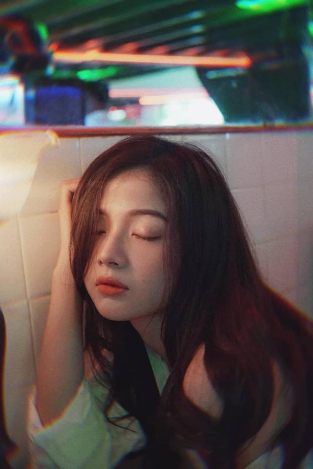 Với phong cách mới, Lan Hương nhận về khá nhiều sự chú ý từ cư dân mạng. May mắn là tất cả đều cảm thấy thích thú với phong cách mới của cô gái xinh đẹp.