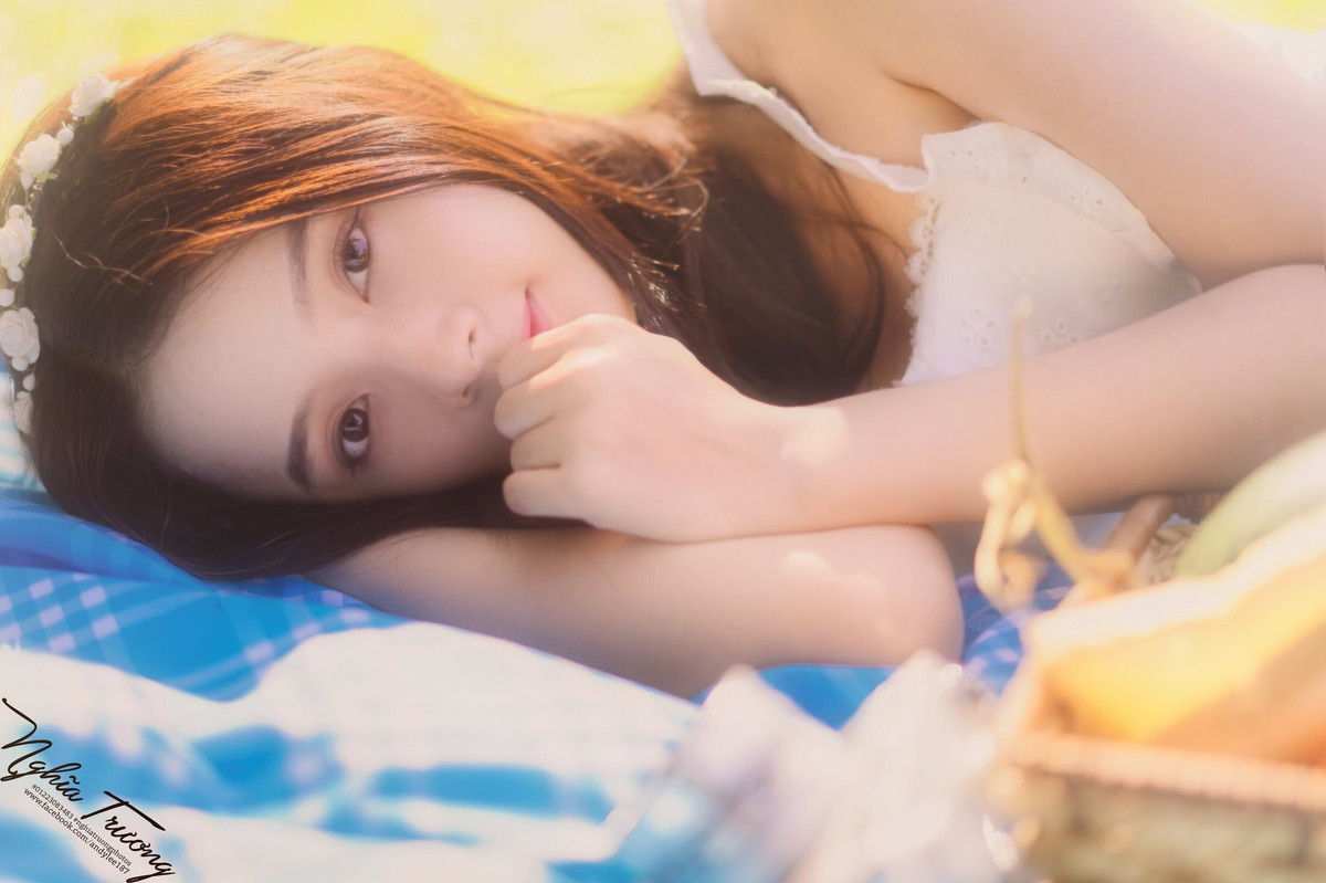 Lan Hương đã chụp mẫu được 6 năm, tham gia đóng phim gần 2 năm. Sua đó một thời gian sau, cô bạn này tạm ngừng để quay về với việc học.