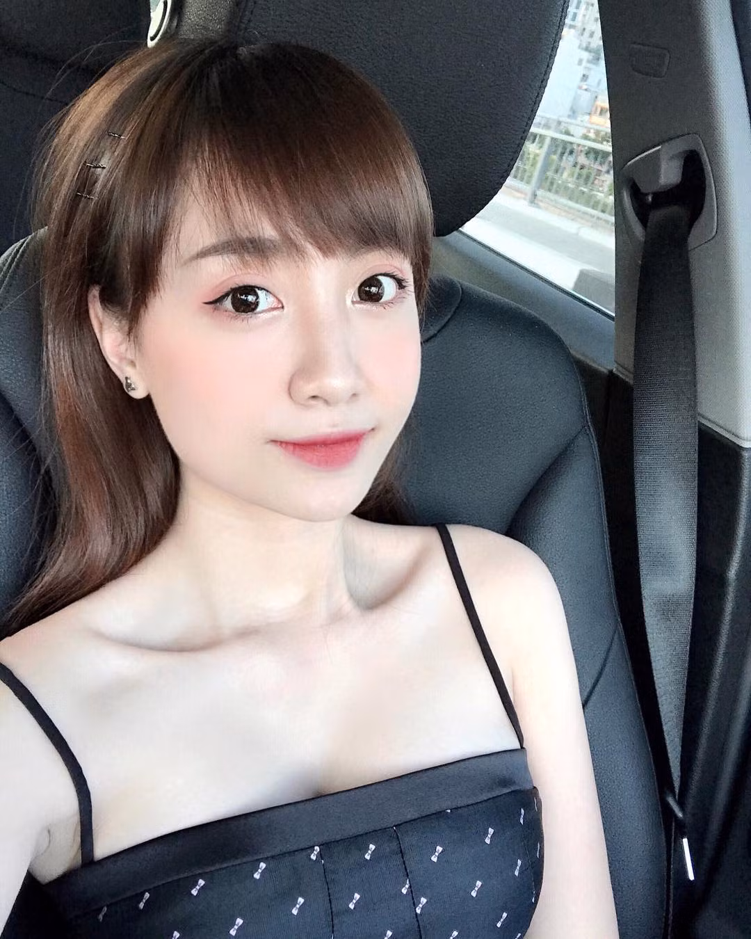 Xuất phát từ một bức ảnh chụp chung, Gin Tuấn Kiệt đã xuất hiện cùng với một cô gái xinh đẹp và ngay lập tức dân mạng cũng như fan đã đặt nghi vấn đây có phải là bạn gái diễn viên này.