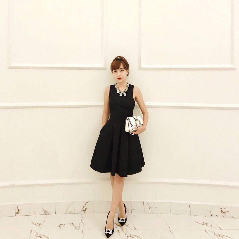 Rất nhanh sau đó, các cư dân mạng khác đã lên tiếng khẳng định cô gái này chính là bạn gái của Gin Tuấn Kiệt và cho biết cặp đôi đã yêu nhau được hơn 3 năm.